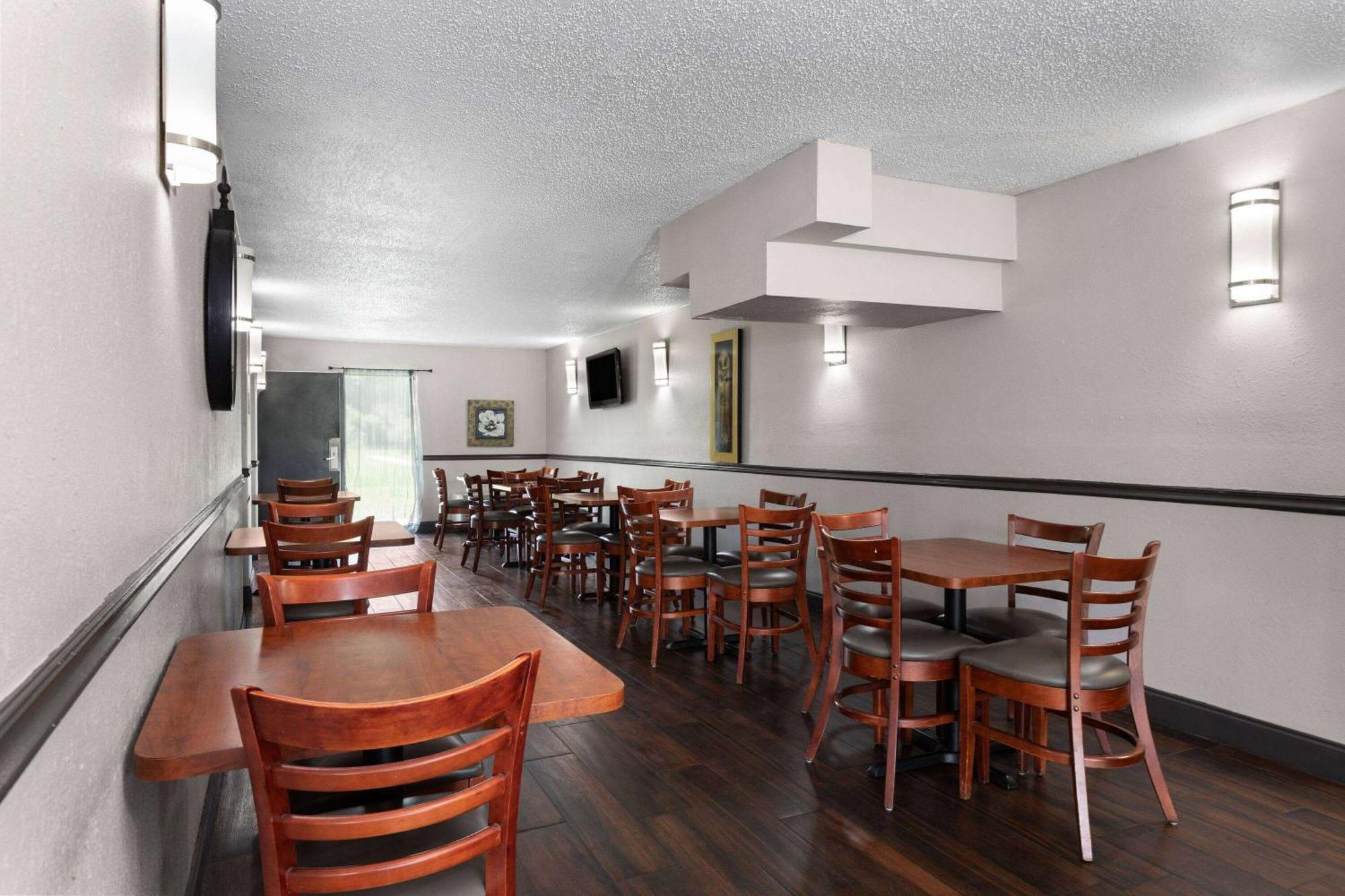 Days Inn By Wyndham Wildwood I-75 Экстерьер фото