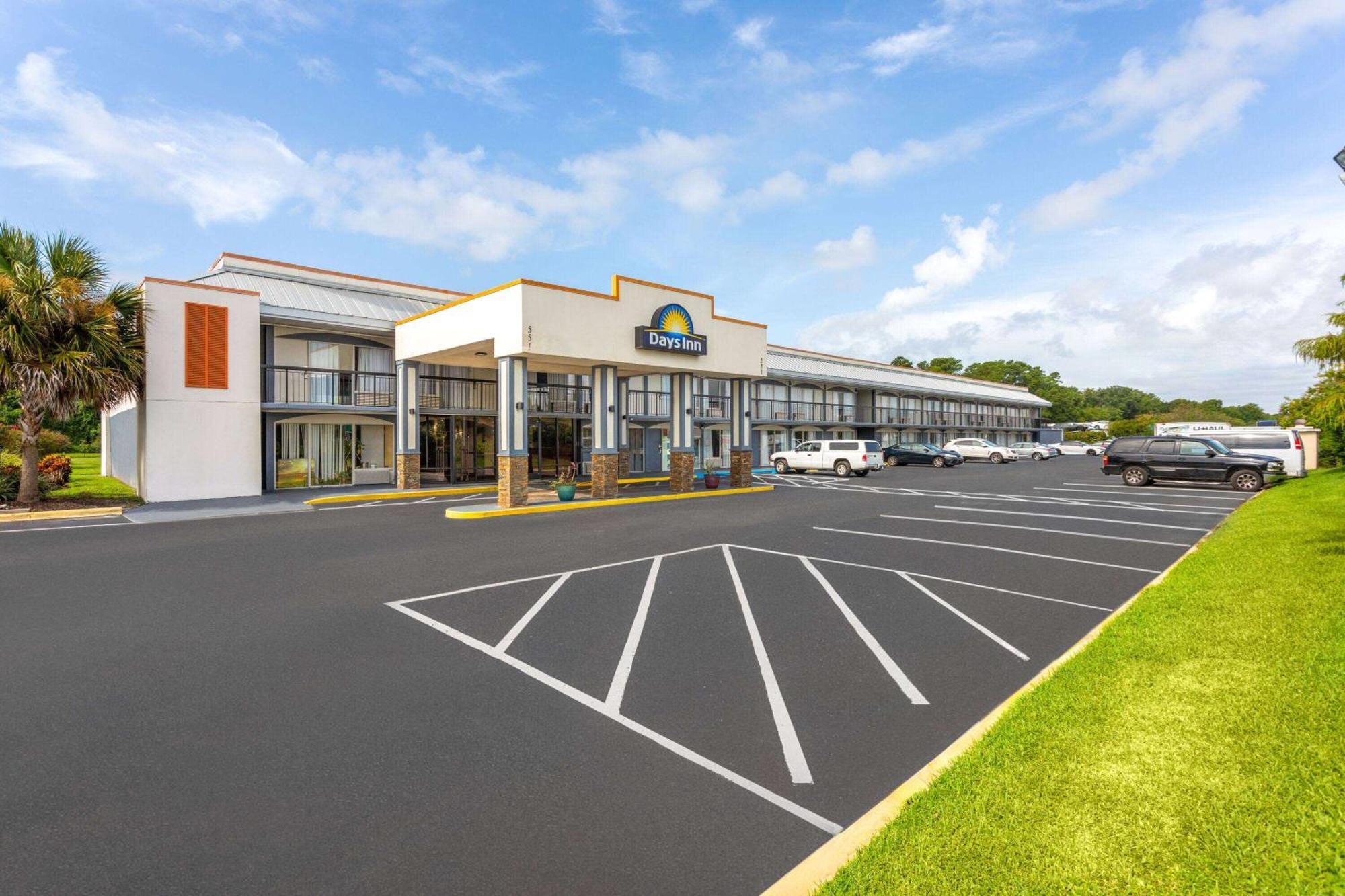 Days Inn By Wyndham Wildwood I-75 Экстерьер фото